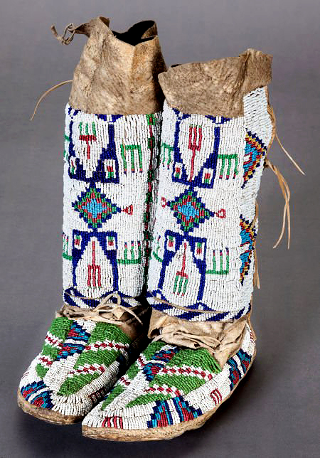 SIOUX WOMAN'S LEGGING AND MOCCASINS DAVID HOWARD TRIBAL ART